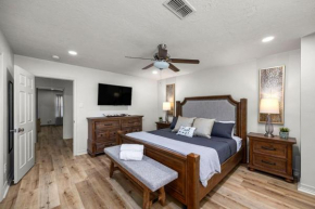 4BR Montrose 2 Artsy Homes Walk to Bars and Downtown